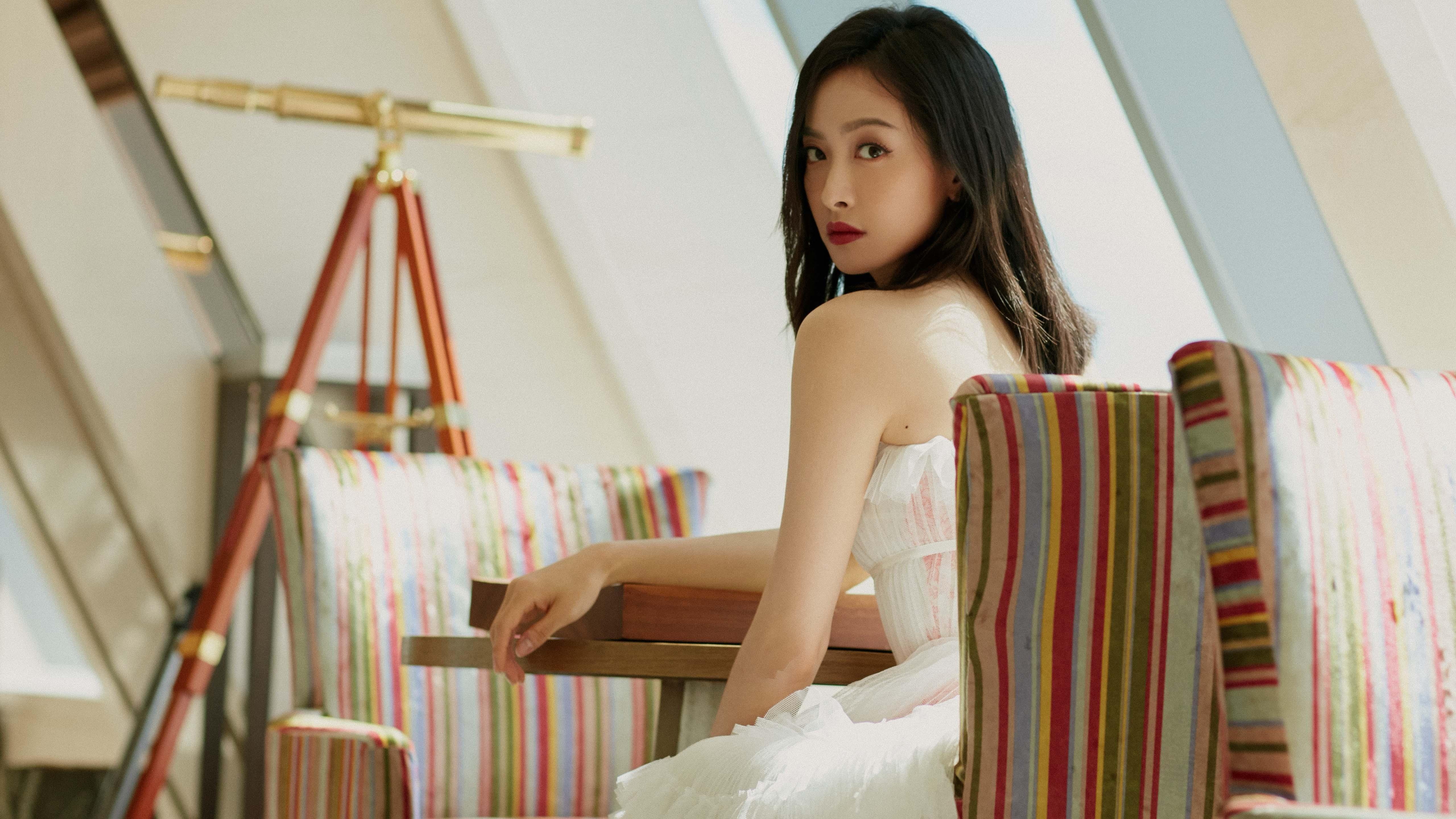 _运动员街头即兴表演：青春力量焕发_，运动员街拍