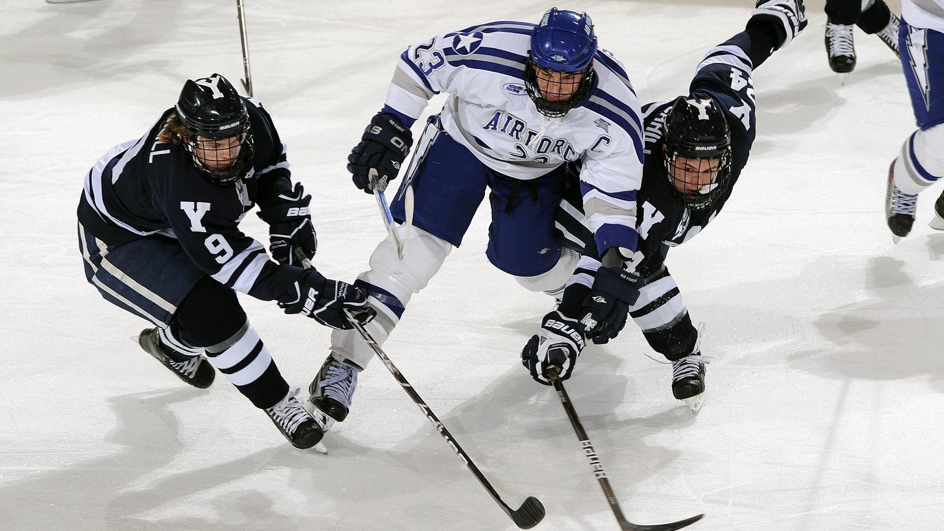 “基层青训项目在全国多地铺开，普及全民足球运动”，足球青训改革